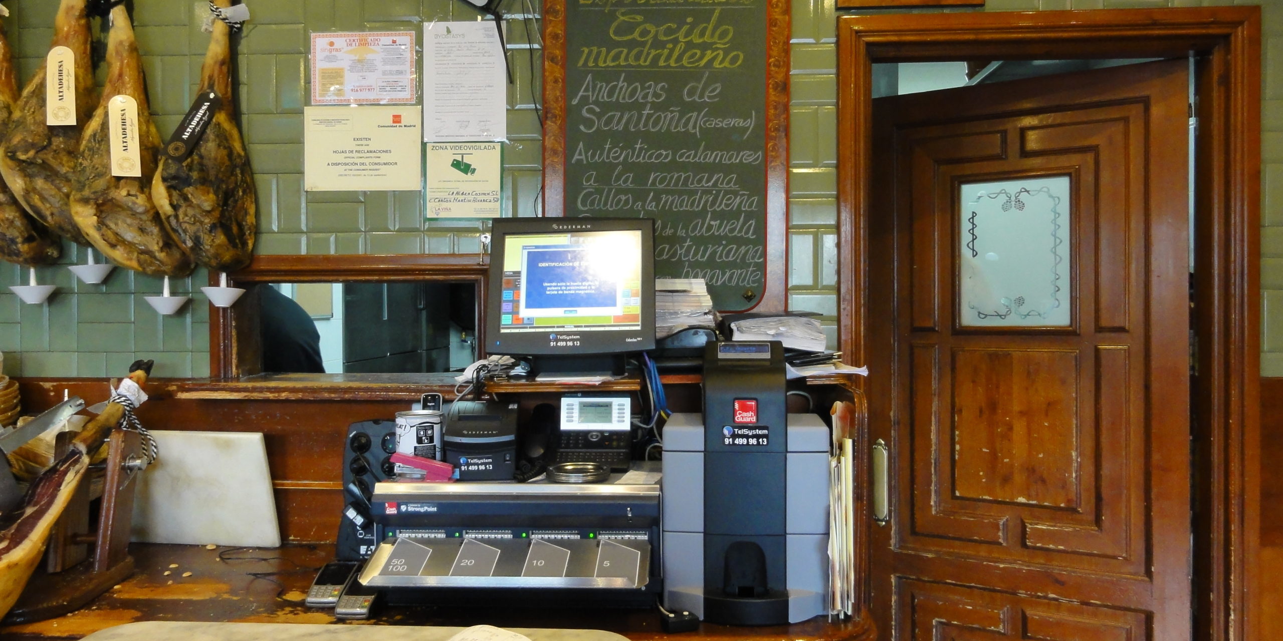 CashGuard-en-Cervecería-Cruz-Blanca