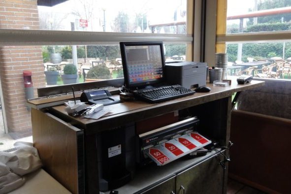 Instalacion CashGuard en restaurante Urogallo