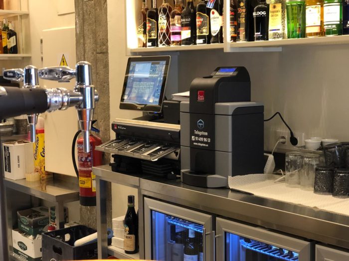 Instalación-cajón-inteligente-CashGuard-en-Restaurante-Mooser