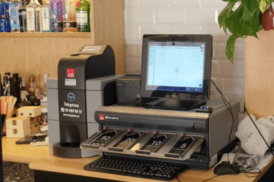 Instalacion-del-cajon-inteligente-CashGuard-en-Cafeteria cajón-inteligente-cafeteria-restaurante